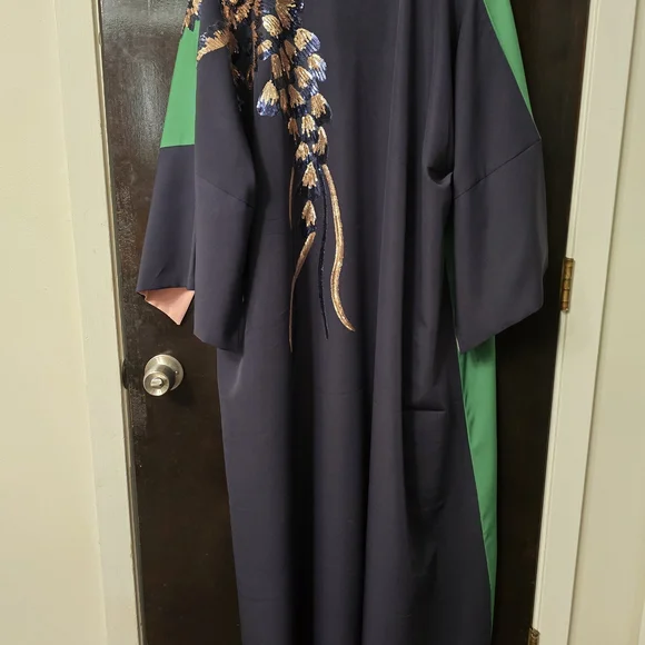 Elegant Green Kaftan with Embroidered Design - Picture 2 of 4